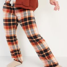 Old Navy Plaid Pants Pj Lounge Errands Cozy Comfy Elastic Waist Pockets Full Length Straight Leg Relaxed Fit Nwt Offers And Bundles Welcome Always Black N White Available And Brown And Orange Black Pajama Pants, Flannel Pj Pants, Christmas Pajama Pants, Black Pajamas, White Sweatpants, Jam Session, Smoothie Healthy, Mens Pajama Pants, Plaid Pajama Pants