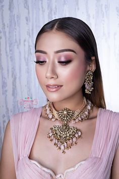 Eye Makeup With Pink Lehenga, Lavender Lehenga Makeup, Mauve Makeup Look Wedding, Pink Suit Makeup Look Indian, Pink Eye Makeup Indian, Pink Lehenga Makeup Look, Pink Eye Shadow Makeup, Makeup Campaign, Pakistani Makeup Looks