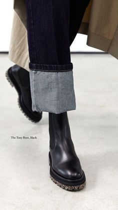 Copenhagen Boots, Simple Capsule Wardrobe, Aw 23, Dear Frances, Minimalist Fashion Women, Boots Chelsea, Woman Outfit, Rock Chic, Stylish Boots