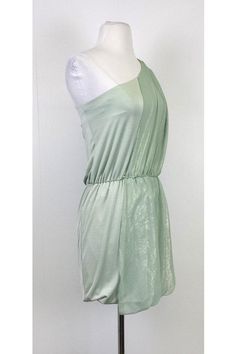 This delicate dress exudes femininity with its one shoulder style and beautiful color. Perfect for a garden party, pair it with a wide brim sun hat and wedge sandals. Size XS One shoulder - draped Elastic waistband Slips on Above knee - mini Bubble hemline Bust 30" Waist 26" Shoulder to hem 32" One Shoulder Drape Dress, Delicate Dress, Wide Brim Sun Hat, Draped Dress, Badgley Mischka, Sun Hat, Above Knee, Wide Brimmed, Garden Party