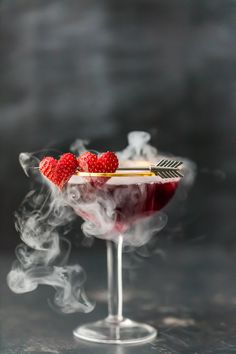 Dry Ice Drinks, Pomegranate Martini, Valentines Day Food, Martini Recipes, Valentine's Day Recipes, Love Potion, Think Food, Valentines Food