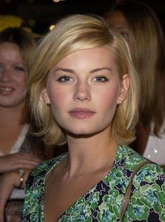 Short Faerie Hair, Bob Haircuts For Women Oval Face, Elisha Cuthbert Hair, Short Hair Styling Ideas, Short Hair Styling, Hair Styling Ideas, Kort Bob, Elisha Cuthbert, Chin Length Hair