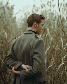 Outdoor Shoot Ideas Men, Men In Nature Aesthetic, Outdoor Photo Shoot Poses For Men, Men Nature Photoshoot, Male Outdoor Photoshoot, Dark Photoshoot Ideas Men, Forest Photoshoot Men, Male Photoshoot Ideas Outdoor, Nature Photoshoot Men