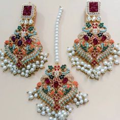 Maang Tika And Jhumkas Luxury Tikka With Tilla Detailing, Luxury Elegant Tikka With Zari Work, Elegant Multicolor Tikka For Festivals, Maang Tika, India Trip, Pakistani Jewelry, Bridal Jewellery, Bridal Jewelry, Womens Sizes