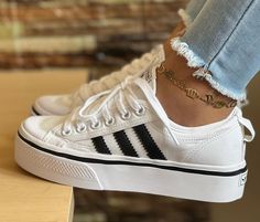 Tennis Sneakers Aesthetic, Adidas Platform Sneakers For Spring, Adidas Casual Platform Sneakers With Laces, Adidas Outfit Shoes, Popular Sneakers, Shoes Teen, Shoe Wishlist, Pretty Shoes Sneakers, Shoes Outfit Fashion