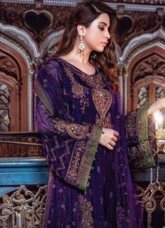 Wedding Wear Dresses, Purple Chiffon Dress, Nameera By Farooq, Bridal Dresses Indian, Kurdish Clothes, Pakistan Wedding, Mehndi Outfit, Net Gowns, Nikah Dress