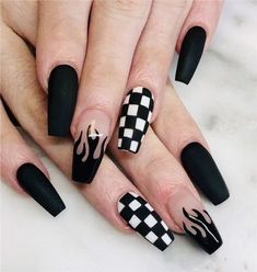 Nail New Years Designs, Nail Art Emo, Black Acrylic Nail Designs, Uñas Aesthetic, Black And White Nail, Black And White Nail Designs, Fake Nails Designs, Black Acrylic Nails, Hippie Nails