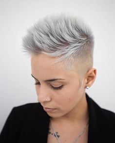 13 of the Boldest Short Spiky Hair Ideas for Women Short Spiky Hair, Mohawk Haircut, Short Spiky Haircuts, Super Short Haircuts, Ombre Blond, Short Spiky Hairstyles, Very Short Haircuts, Spiky Hair, Super Short Hair