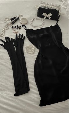 Pearls And Black Dress Classy, Rich Coquette Outfit, Rich Core Outfits, Birthday Black Dress Outfit, Pear Necklace Outfit, Aspencore Outfits, Chanel Vibes Outfit, Lana Del Rey Aesthetic Dress, Aesthetic Birthday Fits