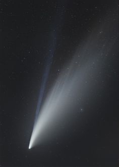 an image of a comet in the night sky with stars and light streaks coming from it