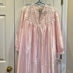 Large Nwt Feminine Satin Nightgown For Bedtime, Satin Dresses For Bedtime, Feminine Satin Sleepwear, Feminine Satin Sleepwear For Home, Feminine Nightgown For Home, Pink Long Sleeve Dresses For Night, Vintage Satin Nightgown For Sleep, Long-sleeve Satin Nightgown For Sleepovers, Satin Long Sleeve Nightgown For Sleepover