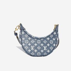 Created by Nicolas Ghesquière for the Cruise 2022 Collection, the loop bag from Louis Vuitton is a baguette bag in a half moon shape, making it fit around the body and suitable for carrying your items around with you day to day. Crafted in denim monogram fabric, this design gives a nod to the noughties and Y2K fashion. SPL Exterior Denim Monogram Canvas Gold hardware Front zip pocket Detachable gold chain shoulder strap Detachable and adjustable leather shoulder strap Excellent condition - no ob Moon Shape, Baguette Bag, Dior Shoes, Moon Shapes, The Loop, Diaper Backpack, Casual Backpack, Chanel Handbags, Y2k Fashion