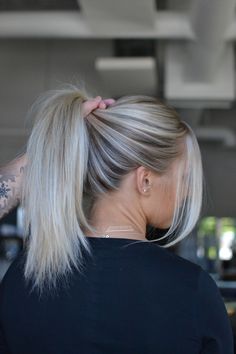 Ice Blonde Hair, Bright Blonde Hair, Summer Blonde Hair, Platinum Blonde Hair Color, Silver Blonde Hair, Icy Blonde Hair, White Blonde Hair, Blending Gray Hair, Blonde Hair Inspiration