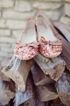 Copper shoes for the bride--the color won't work, but love the shoes! Princess Ballerina, Sparkly Flats, Mode Shoes, Estilo Real, Modern Princess, Pink Flats, Wedding Flats, Cute Flats, Pink Sparkle