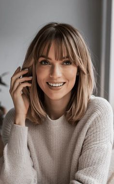 Blonde Bob With Fringe, Mid Length Hair With Bangs, Rich Brunette Hair, Fine Hair Bangs, Soft Blonde Hair, Bobs For Round Faces, Long Bob With Bangs, Dark Brunette Hair, Bangs For Round Face