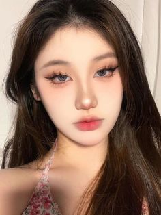 Baddie Korean Makeup, Look Make Up Korea, Korean Idol Makeup, Make Up Korea, Medium Long Haircut, Pop Makeup