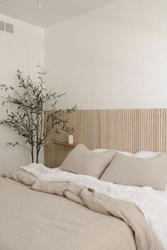 Neutral Bedroom Decor Linen Bedding Bedroom Ideas For Small Rooms With Closet, Simplistic Bedroom Decor, Neutral Small Bedroom, Belt Ideas, Fluted Wood, Dads Room, Condo Bedroom, Apartment Vibes, Earthy Bedroom