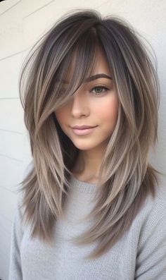 Fall Hair Long Layers, Women’s Fall Haircuts, Styles For Long Fine Hair, Layered Medium Haircuts For Fine Hair, Medium Length Haircut Edgy Straight, Haircut For Long Length Hair Layered, Haïr Cut For Fine Hair, Layered Long Hairstyles With Bangs, Hairstyles For Long Thinning Hair