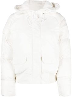 white duck down padded design quilted logo patch at the sleeve classic hood concealed front zip fastening long sleeves two front patch pockets straight hem Canada Goose Fashion, Canada Goose Chilliwack, Canada Goose Women, Luxury Outerwear, Cotton Jumper, Slip On Boots, White Duck, Duck Down, Fashion Sale