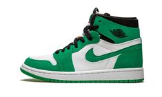 The Air Jordan 1 High Zoom CMFT “Stadium Green” is an April 2021 colorway that gives a modern update to Michael Jordan’s legendary first signature shoe.  Incorporating Zoom Air technology into the sole, the Jordan 1 Zoom CMFT leans heavily on contemporary footwear design, and is a glimpse into what the silhouette may have looked like had it been produced in the present day and not in 1985.  Hairy Stadium Green suede panels on the forefoot, eyelets, collar, and heel contrasts the white textile ma Baskets Jordans, Black Tongue, Air Logo, Jordan Model, Jordan Logo, Jordan 1 High Og, Lucky Green, Jordan Sneakers, Nike Air Jordan 1