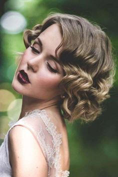 Explore 29 classic vintage hairstyles perfect for short hair! Timeless and elegant. #ShortHair #VintageStyle #RetroHairstyles Golvende Pony, Look Gatsby, Gatsby Hair, Retro Wedding Hair, Wavy Wedding Hair, Wedding Hairstyles For Medium Hair, Wavy Hairstyles Medium, Wedding Hairstyles Medium Length, Vintage Wedding Hair