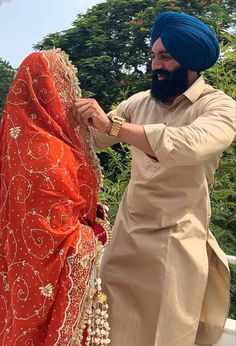 Punjabi Couples Pics, Sikh Wedding Photography, Punjabi Wedding Couple, Dream Marriage, Desi Love, Cute Engagement Photos, Punjabi Couple