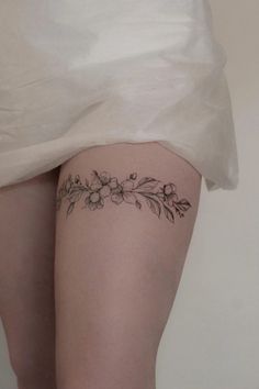 a woman's thigh with flowers on it