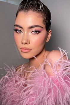 If you have youthful, natural beauty and soft features that often lead to being mistaken for looking younger, and you can’t let go of the color pink, this is your lucky day!

This makeup look for green eyes will accentuate your radiant jade glaze, adding a loving tint of pink.//photocredit:@claudianeacsu Claudia Neacsu, Pink Makeup, Makeup For Green Eyes, Gorgeous Makeup, Look Younger, Photo Instagram