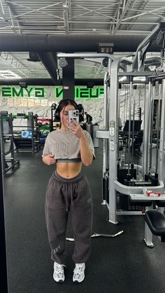 Gym Fits With Leggings, Dance Workout Outfits, Modest Gym Outfits Aesthetic, Gym Inspo Outfits, Hot Gym Outfit Female, Gym Influencer Aesthetic, Trendy Gym Outfits For Women, Summer Gym Outfit Women, Gym Inspo Pics