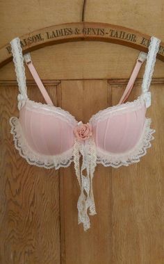 34 a-ensemble de soutien-gorge rose par TheMagpiesRiver sur… Bambi Eyes, Pretty Bras, Cute Bras, Cute Lingerie, Pretty Lingerie, Pink Bra, Bras And Panties, Just Girly Things, Melanie Martinez