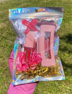 Shiny long lasting lipgloss, flavor strawberry with essential oil to nourish your lips.👄  full page come with: 1 small mirror, 1lips mask, 1scrunchies, 1 Claw clip, 2 snap clip, 2 hair ties Minnie Mouse Birthday Cakes, Lip Gloss Cosmetics, Bf Gifts, Small Mirror, Lip Gloss Tubes, Pink Girly Things, No Eyeliner Makeup, Minnie Mouse Birthday, Small Mirrors