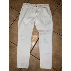 Frame Le Garcon Jeans In Rumpled Blanc Rips Size 28 Nwt Inseam Approx 28 Inches White Distressed Straight Leg Bottoms, White Ripped Straight Leg Jeans, White Distressed Mid-rise Bottoms, White Ripped Denim Pants, White Distressed Denim Pants, White Mid-rise Ripped Jeans, White Ripped Relaxed Fit Bottoms, Black Boyfriend Jeans, Gold Jeans