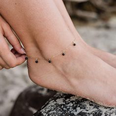 The perfect example of bohemian, free-spirited style - say hello the black onyx bead drop anklet! Delicately pretty, this stunning anklet is hand crafted using the traditional technique of wire wrapping to drop the semi-precious gemstones from the chain. It makes the ideal present for adventurers, wanderers and wild freedom-seekers. Black Anklet, Black Onyx Jewelry, Anklet Designs, Crystal Anklet, Bohemian Jewellery, Precious Gemstones Jewelry, Bronze Jewelry, Onyx Jewelry, Deep Connection