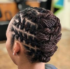 Styling Dreads Dreadlock Hairstyles, Best Dreadlocks Hairstyles For Women, Dreadlocks Style For Short Hair, Medium Locs Updo, Deadlock Hair Hairstyles For Black Women, Dreadlock Updo Hairstyles Black Women, Loc Styles Updo Women, Short Dreadlock Styles For Women, Updo Dread Styles For Women