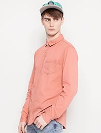 Pull & bear Coloured Denim Shirt Coloured Denim, Paul Smith Shoes, Berry Tones, Colour Trend, Lookbook Inspiration, Casual Basics, Weekend Dresses, Slim Suit, Summer Attire