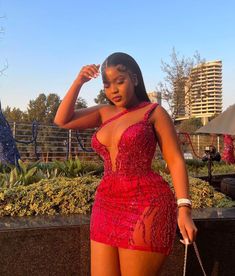 Short Md Dresses, Short Dinner Gowns Classy Night, Outfits For Graduation Party, Short Asoebi Lace Gown Styles, Elegant Birthday Dress Classy, Birthday Dress Outfit Ideas, Classy Dinner Outfits For Women, Short Dinner Gowns, Short Dinner Gown