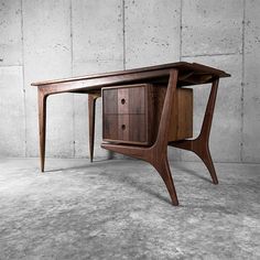 Wood Desk Modern, Drafting Table Ideas Interior Design, Modern Study Table, Home Desks, Desk Interior, Minimalist Wood Furniture, Desk Modern Design, G Plan Furniture, Woodwork Designs