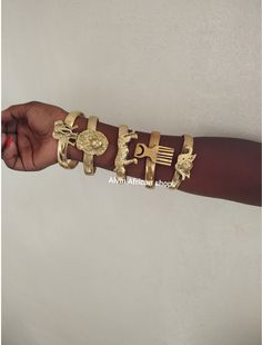 Wholesale set of 5 bracelets. This are adjustable unisex bracelets measuring approximatly 3 inches diameter which is bendable to fit small and large wrists. Chunky Gold Bracelet, Brass Jewellery Handmade, Brass Bracelet, Unisex Bracelets, African Jewelry, Jewelry Wholesale, Brass Jewelry, Wholesale Jewelry, Kenya