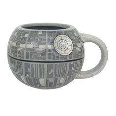 a star wars mug is shown with a sticker on the inside of it's lid