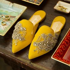 Embroidery Heels, Exotic Shoes, Yellow Crystals, Total Girl, Leather Embroidery, Cute Flats, Crystal Shoes, Bangles Jewelry Designs, Yellow Shoes