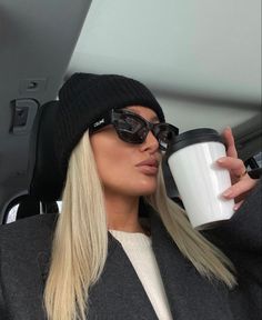 Mercedes 2023, Elegant Sunglasses, Sunglasses Celine, Winter Sunglasses, Vibe Aesthetic, Twitter Header Aesthetic, Photoshoot Concept, Black And White Aesthetic, Girls Style