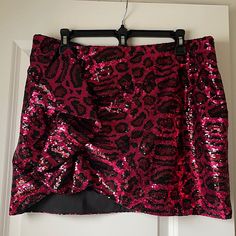 Simply Fab. Y2k Pieces, Aliyah Core, Hill Aesthetic, Core Outfits, Sequin Pink, Pink Cheetah, Silent Hill, Pink Black, Mini Skirt