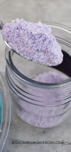 DIY fizzy bath salts Homemade Salt Scrub, Vanilla Salt, Diy Bath Salt, Diy Scrubs, Diy Sugar Scrub Recipe, Bath Scrub, Salt Scrubs