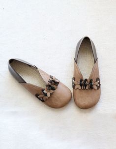 Brown Slip-on Ballet Flats For Spring, Brown Low Heel Flats For Spring, Brown Rubber Sole Ballet Flats For Spring, Spring Brown Flats With Low Heel, Spring Brown Slip-on Ballet Flats, Best Barefoot Shoes, Leather Flower, Yellow Beige, Mary Jane Shoes Womens