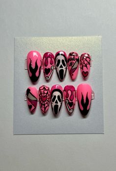 It's time to get spooky🎃✨  Handmade Halloween Nails that are perfect for the fall season. All nails are made with gel polish and are hand painted.  Each set includes 10 press on nails, a mini manicure set (alcohol pad w/cuticle stick), nail glue, and Nail adhesive tabs.  The Nails can be reusable if the tabs are used and they are taken off gently. For instructions or questions please message me.    If you are not sure on your sizing go a size up because you can always file them down before applying. Customization:  Custom sets can be ordered if you need sizes adjusted or you would like to change a color. Please note that orders cannot be canceled due to customer sizing or length error. If you are ordering a custom set please add a personalization note before placing your order with your n Pink And Black Ghost Face Nails, Textured Halloween Nails, Ghostface Nails Almond, Scream Nails Almond, Pink Ghostface Nails, Scream Nail Designs, Scream Nails Halloween, Pink Scream Nails, Halloween Character Nails