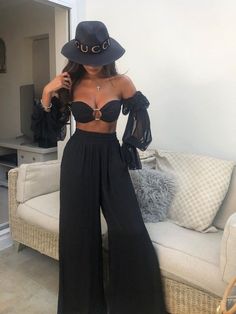 All Black Pool Party Outfit, Club Outfits For Women 2023, Black Tulum Outfit, Beach Party Outfits Women Night, Comfy Beach Outfit Casual, Black Beach Club Outfit, All Black Vacation Outfit, Beach Bonfire Outfit Night, Black Pool Party Outfit