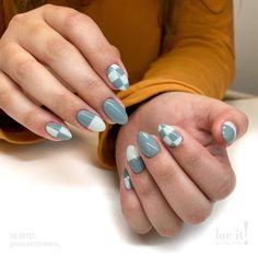 Nails 2023 Trends Beige, Trendy Abstract Nails, Neutral Nails Checkered, Sage Checkered Nails, Sage Nails With Design, Checker Nails Acrylic, Cute Nail Patterns, Fall Nails With Checkers, Sage Green Checkered Nails