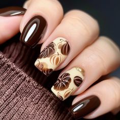 Thanksgiving Carry In Ideas For Work, Fall Winter Nails Design, Short Square Thanksgiving Nails, Thanksgiving Nail Ideas Short, Charlie Brown Thanksgiving Nails, Thanksgiving Nails Ideas, Easy Thanksgiving Nails, Cute Thanksgiving Nails Simple, Fall Cheetah Nails