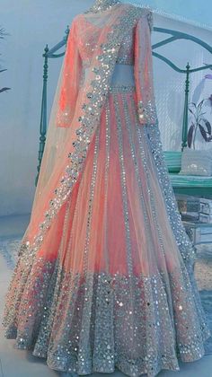 Wedding Lehenga Design, Indian Dresses Design, Beautiful Dress Designs Indian, Beautiful Indian Dresses, Lahanga Design, Indian Wedding Dress Traditional, Lehenga Dress, Lehenga Gown