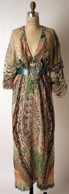 Evening dress, Zandra Rhodes, 1975, Black and white, green, and peach print silk, plastic beads Silk Evening Dress, Fashion 1970s, Estilo Hippy, Style Converse, Bohol, Vintage Vogue